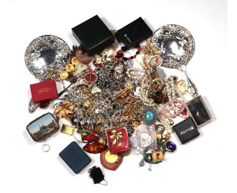 A large quantity of costume jewellery.