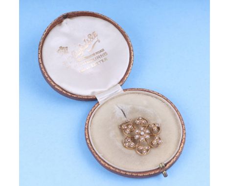 An Edwardian unhallmarked gold and seed pearl pendant, 3cm diameter, boxed. 3.9g