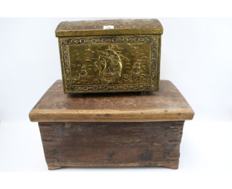 A vintage wooden trunk and a brass covered coal box. Max. L61cm x D40cm x H31cm