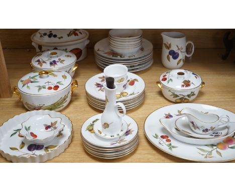 A Royal Worcester Evesham part dinner service