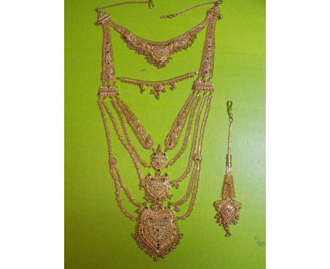 916 YELLOW GOLD AND ENAMEL DETAIL COMPLETE RANIHAAR INCLUDING TIKKA - 42CM IN LENGTH - OVERALL WEIGHT 209.5G APPROX.