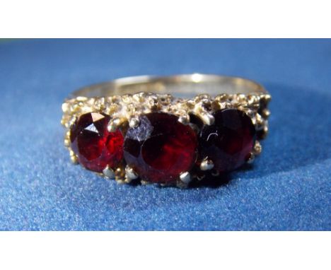 9CT GOLD THREE STONE RUBY RING - SIZE O