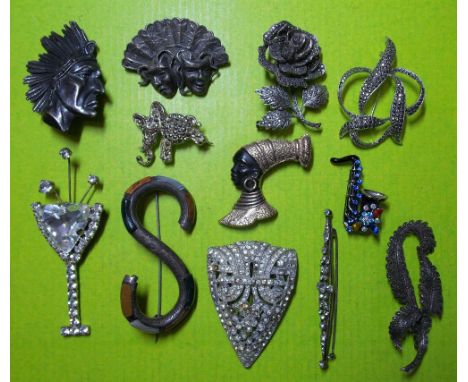 A GOOD SELECTION OF MARCASITE JEWELLERY, ART DECO TYPE CLIP AND OTHERS 