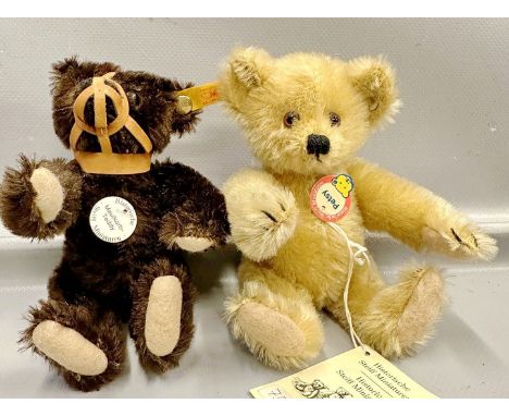 Maulkorb-Teddy und Petsy, Steiff. Verschiedenfarbiger Mohair. Je mit K, F und S. Unbespielt. L. ca. 15 cm.
