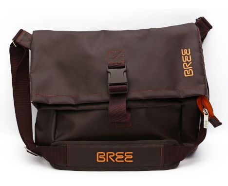Messenger Bag, Bree. Brauner Polyester, titanfarbene Hardware, gem. "BREE". Verstellbarer Schultergurt mit beweglichem Schult