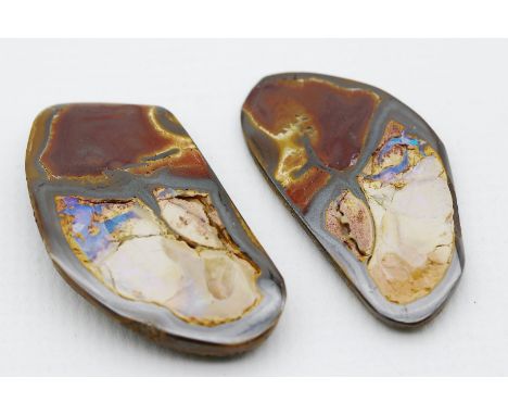 Opal-Yowa Nut, ca. 59,96 ct. 2 Hälften (nicht ganz passend) einer Opal-Yowa Nut (Muttergestein-Kiesel) mit Opal. D. 3,8x 2 bz