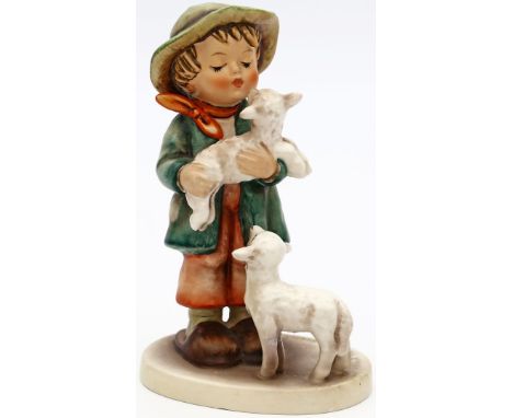 Hummel, M.J. Kleiner Schäfer. Keramik. Bunt bemalt. Stempelmarke Goebel, 60er/70er Jahre. 1. Wahl. H. 15 cm.