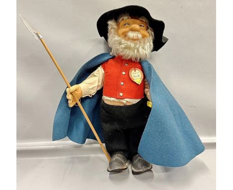 Schäfer, Steiff. Filzkörper mit Vinylkopf. Original bekleidet. Mit K, F und S. Nahezu unbespielt. H. 38 cm.