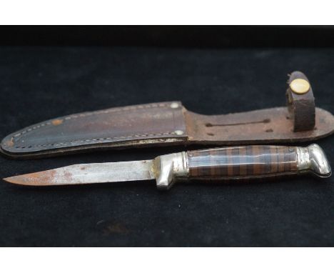 Scout knife with leather scabbard 