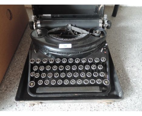 A vintage Underwood typewriter No670026 in hard case