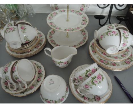 A Colclough part tea service No7132, 42 pieces