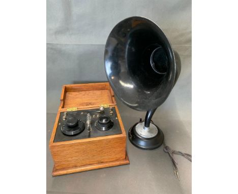 Vintage 1920's radio with Horn