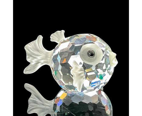 The body of the blowfish consists of clear faceted crystal with frosted crystal used for the tail, fins, mouth, and around th
