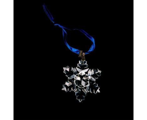 A beautiful clear snowflake with 1996 impressed on a metal tag. Swarovski etched backstamp. This item has its original box: 6