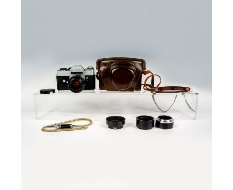 Outstanding Leica camera Leicaflex SL with Summicron-R 1:2 lens, original brown leather case and accessories. Camera serial n