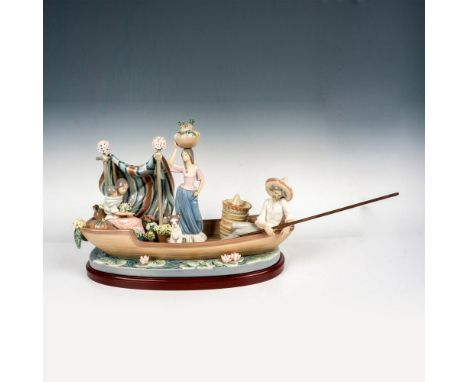 Limited edition glossy finish figural grouping. Lladro backstamp. Certificate of Authenticity included. This item has a base 