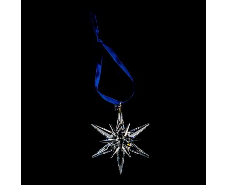 A beautiful clear snowflake with 2005 impressed on a metal tag, ornament #9445NR200501. Swarovski etched backstamp. This item