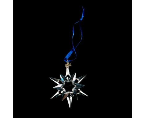 A beautiful clear snowflake with 1997 impressed on a metal tag, #9445NR970001. Swarovski etched backstamp. This item has its 