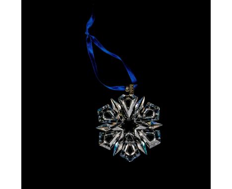 A beautiful clear snowflake with 1999 impressed on a metal tag. Christmas Ornament #9445NR990001. Swarovski etched backstamp.