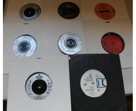 HIP HOP/DANCE - Great selection of around 150 x 7" singles. To include sevens from Prodigy, Cubic 22, Fliex, Twenty 4 Seven, 