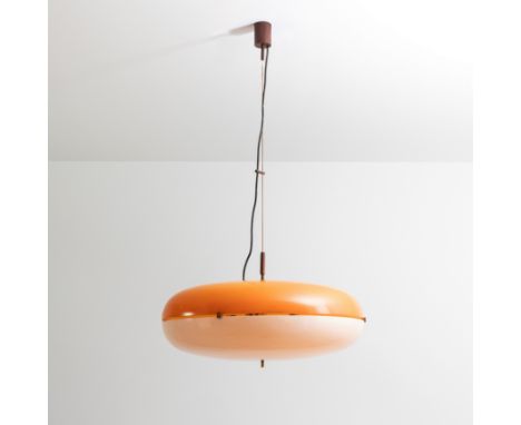Lampada a sospensione. Perspex opalino, perspex colorato, legno, metallo smaltato. Produzione Reggiani anni '50.cm 110x60Buon