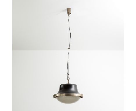 Lampada a sospensione mod. Tau. Ottone nichelato, allumino smaltato, vetro pressato. Produzione artemide 1960.cm 155x40Buoni 