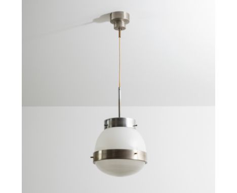lampada a spospensione. Metallo cromato, vetro opalino, vetro pressato. Produzione Artemide anni '60.cm 82x30Buone condizioni