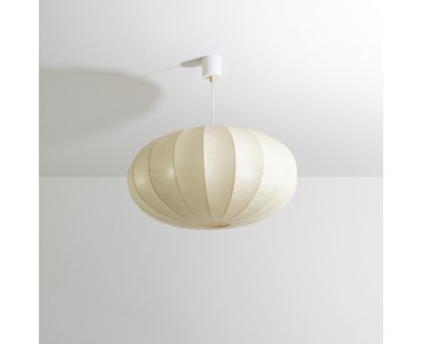 Lampada a sospensione. Metallo smaltato, cocoon. Italia anni '60.cm 58x56Buone condizioni. Cocoon integro.GOOD CONDITIONS. CO