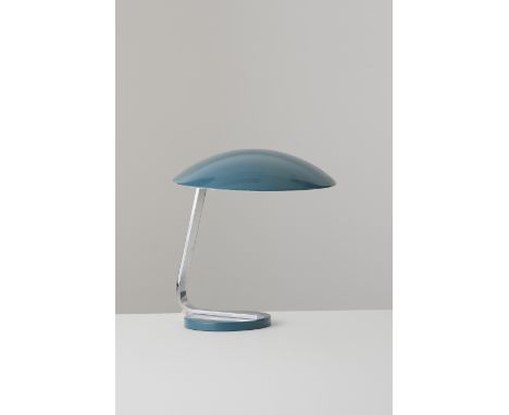 Lampada da tavolo. Metallo cromato, alluminio smaltato. Italia anni '60.cm 30x36Buone condizioni generali, piccole righe e tr