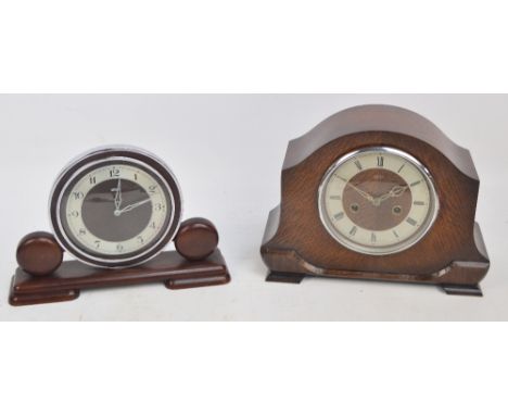 An Art Deco style oak and chrome mounted "Metamec" timepiece, the silvered chapter ring set with Arabic numerals, height 25.5