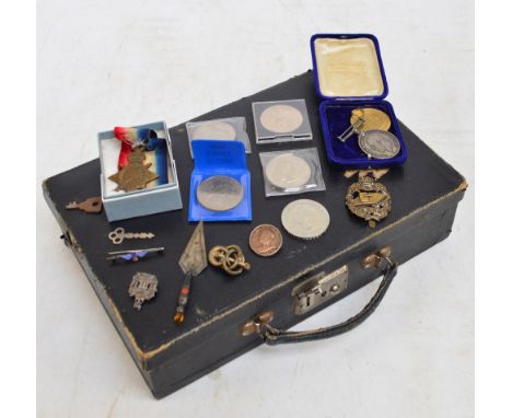 Three WWI medals, two assigned to 307829 Pte. J.S. Doobie. Tankcorps., one assigned to M2-021440 Dvr. T. Nesbit. A.S.C. with 