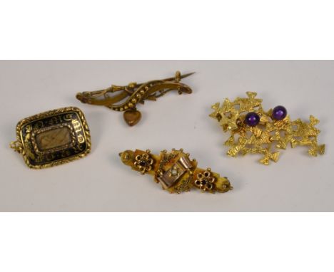 An Edwardian 9ct yellow gold target brooch, the central section set with seed cultured pearl flanked by two garnet floral clu