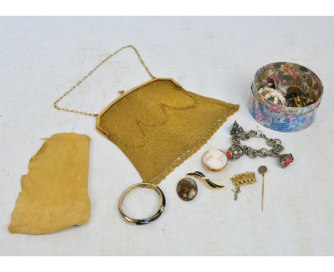 A small quantity of costume jewellery including a yellow metal mourning stick pin with plaited hair, a filigree brooch set wi