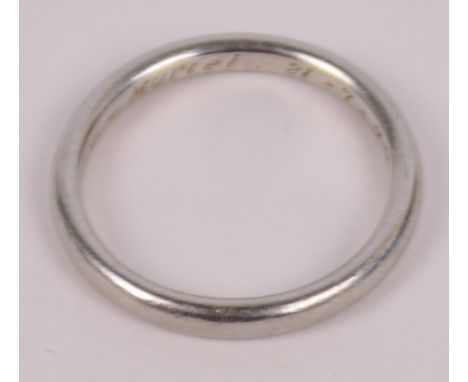 A platinum wedding band, size K/L, approx 3.8g.