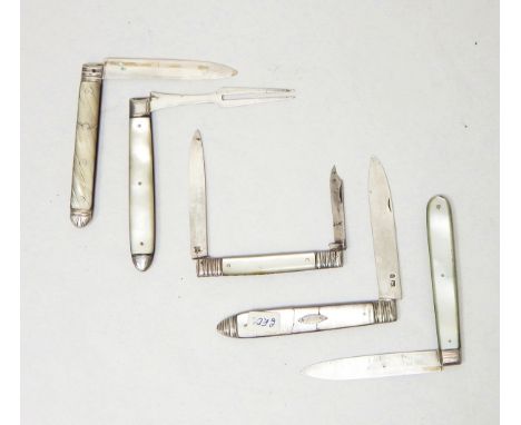 A collection of Georgian and later silver fruit knives with mother-of-pearl handles and a folding fork (5) 