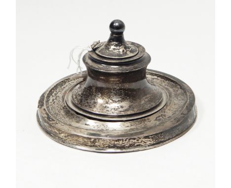 A capstan inkwell, Chester (date letter rubbed) of circular form with hinged cover 