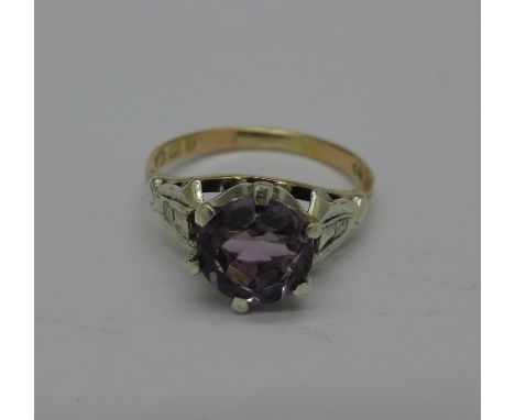 A 9ct gold and amethyst ring, 2g, J