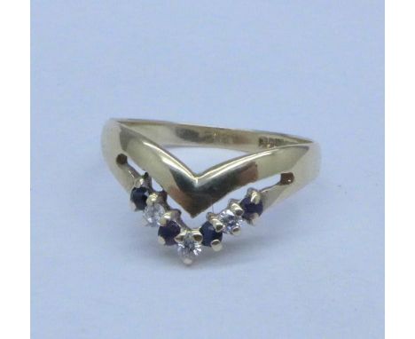 A 9ct gold wishbone shaped ring, 1.5g, K