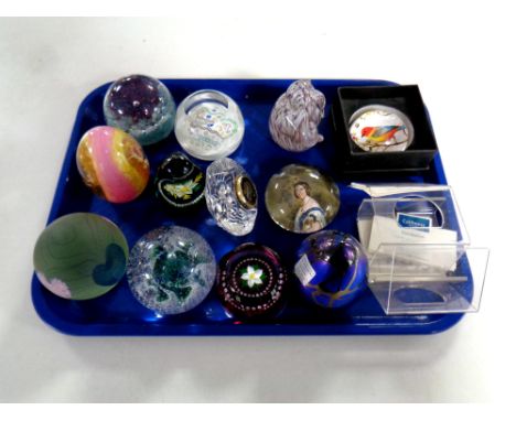 A tray containing ten assorted glass paperweights to include Caithness, together with a Waterford Crystal desk clock  ** Proc