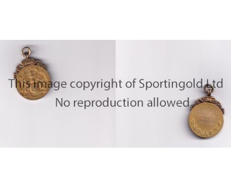 VIC GROVES COLLECTION / ARSENAL / LONDON F.A. CHALLENGE CUP WINNERS MEDAL     Vic Groves started his career at Leytonstone an