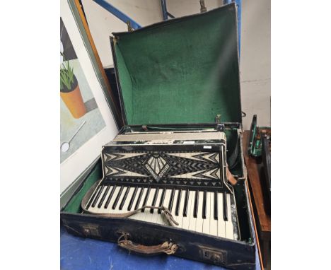GERALDO STANDARD ITALIAN ACCORDION AND CASE     