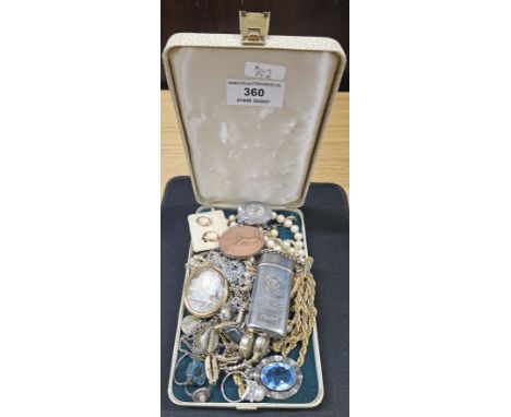 QUANTITY OF VARIOUS COSTUME JEWELLERY, GILT NECKLACES, LADIES GILT DRESS WATCHES, CAMEO BROACHE, CAMEO EARRINGS, SILVER PENDA