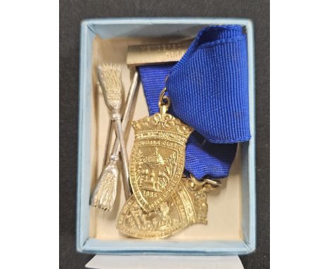 BOX CONTAINING 2 EDINBURGH SILVER MEDALS, BIRMINGHAM SILVER BRUSH BROACH     