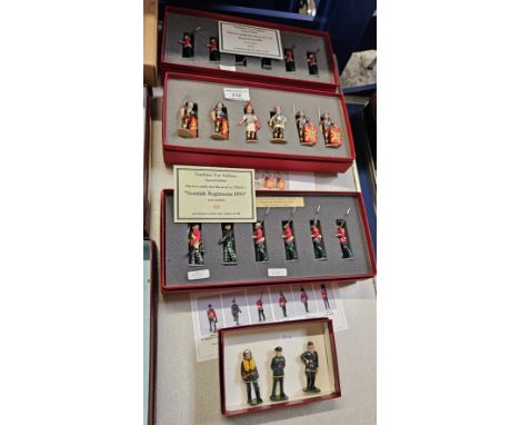 3 BOXED TRADITION LEAD PAINTED SOLDIERS COMPRISING THE SCOTTISH REGIMENT 1895, ROYAL SCOTS 1895, ROMAN CENTURION ARMY, BOX OF