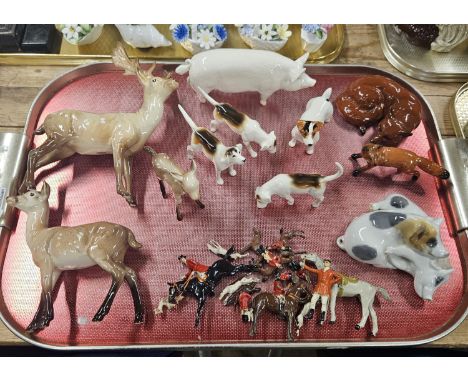 TRAY CONTAINING QUANTITY OF BESWICK ANIMAL ORNAMENTS INCLUDING FOX,PIG,HUNTING HOUNDS, BESWICK DEER, ROYAL COPENHAGEN DOUBLE 
