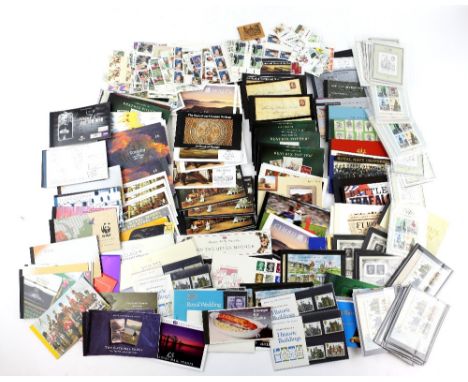 Great Britain Prestige Booklets(100+) from 1969 £1 Cooks, 1970 £1 Wedgewood(4) to Moden together with Miniature Sheets and de