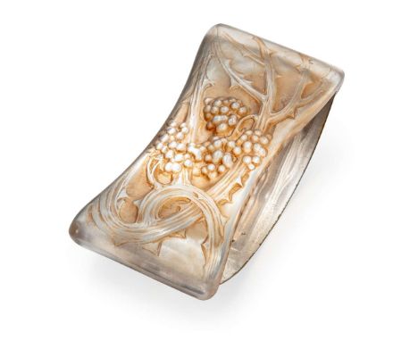  RENÉ LALIQUE (1860-1945) MÛRES BLOTTER, NO. 156 designed 1920clear, frosted and sepia stainedmoulded R. LALIQUE 17cm (6 ¾in)