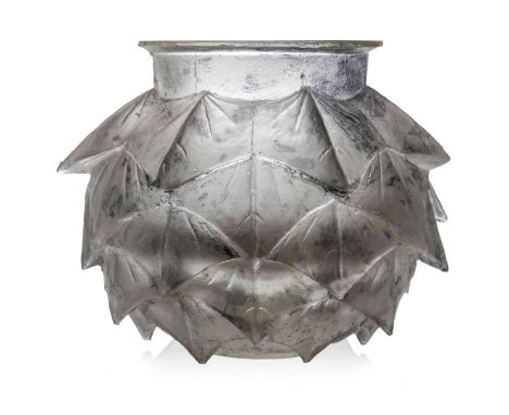  RENÉ LALIQUE (1860-1945) FEUILLES DE LIERRE POINTUES VASE, CP567 designed 1930cire perdue, blue stainedwheel-engraved R. LAL