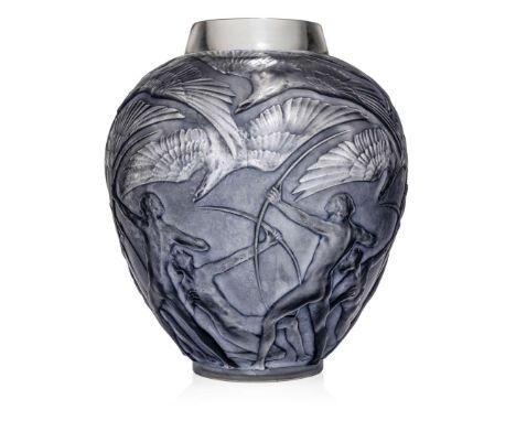  RENÉ LALIQUE (1860-1945) ARCHERS VASE, NO. 893 designed 1921clear, frosted and blue stainedmoulded R. LALIQUE 26.7cm (10 ½in