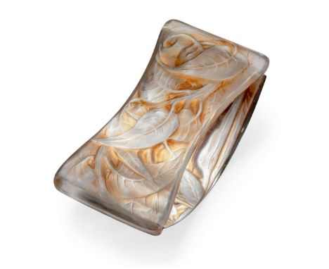  RENÉ LALIQUE (1860-1945) GROSSES FEUILLES BLOTTER, NO. 150 designed 1920clear, frosted and sepia stainedmoulded R. LALIQUE, 